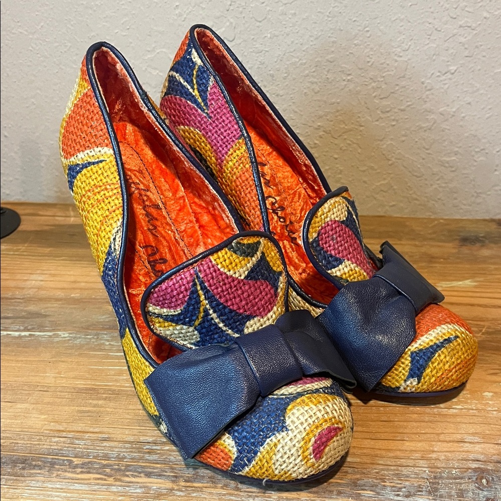 NWOB Irregular Choice Mutiny Heels in Orange and Blue size 7